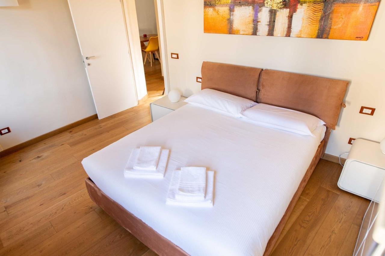 Modern, Bright Near Boboli Gardens & Santo Spirito - Homeunity Apartamento Florencia