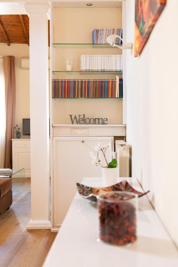 Apartamento Modern, Bright Near Boboli Gardens & Santo Spirito - Homeunity Florencia