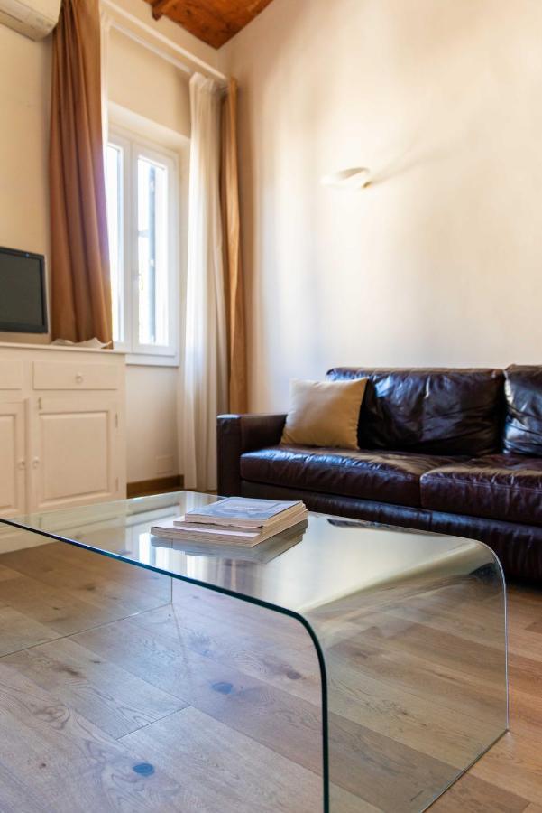 Modern, Bright Near Boboli Gardens & Santo Spirito - Homeunity Apartamento Florencia